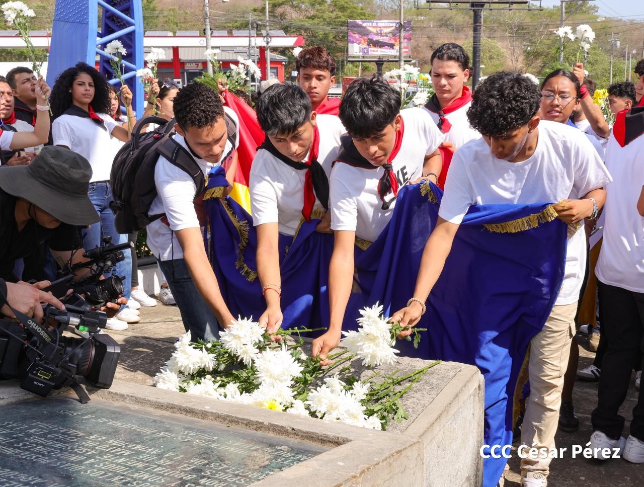 Juventud Sandinista conmemora el 97.º aniversario del natalicio de Rigoberto López Pérez