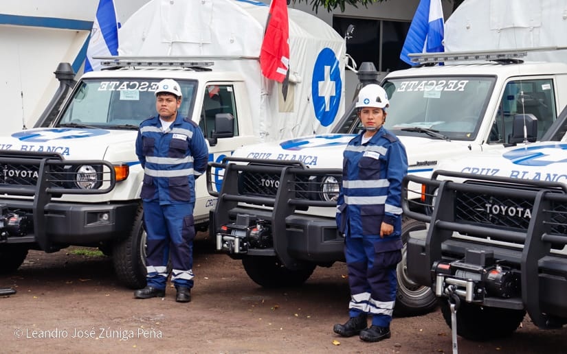 Filiales de la Cruz Blanca reciben nuevas camionetas de rescate