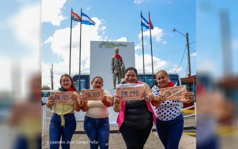 Entregan microbuses Yutong a cooperativas del Caribe y Nueva Guinea