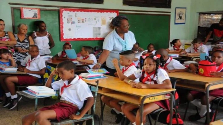 Cuba mantiene su sistema educativo a pesar del recrudecimiento del bloqueo estadounidense