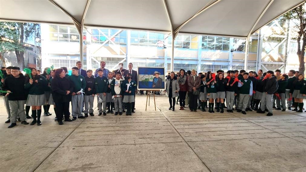 Escuela General Sandino honra al padre de la Dignidad Nacional