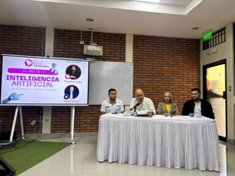 Taller de inteligencia artificial forma a futuros comunicadores de la UNAN-Managua