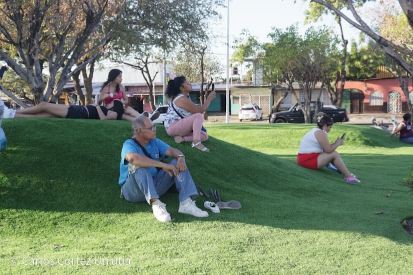 Familias disfrutan de una tarde de recreación en el Parque Palestina y Paseo Edith Grön