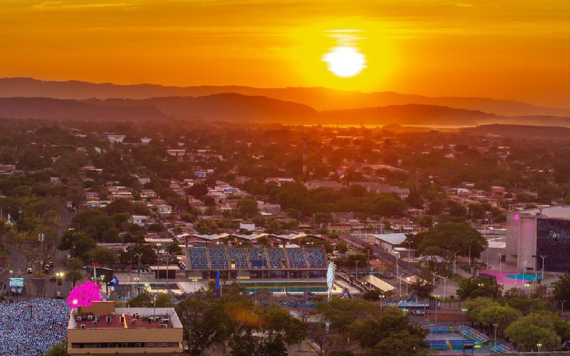 ¡Honor y gloria a los Héroes de todos los tiempos, Héroes de la Paz!