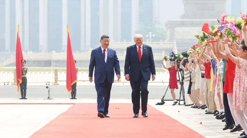 El presidente de China, Xi Jinping, celebra una ceremonia de bienvenida para Trump