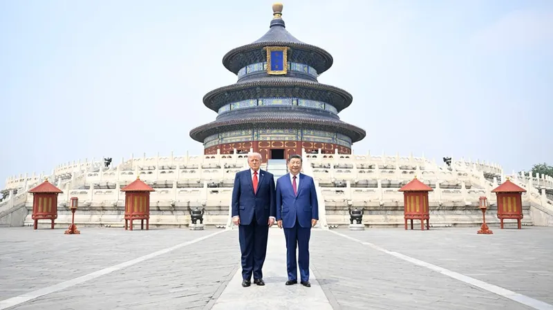 Xi Jinping y el presidente de Estados Unidos, Donald Trump, visitan juntos el Templo del Cielo
