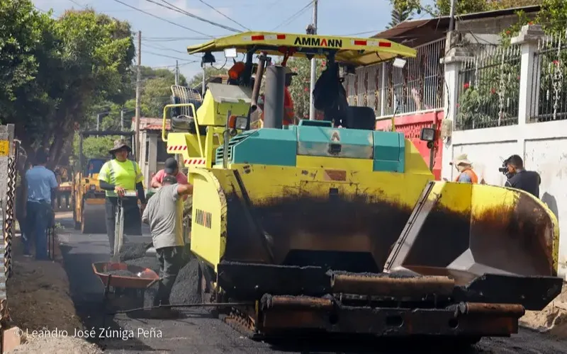 Familias del barrio Camilo Ortega celebran avance de nuevas calles pavimentadas