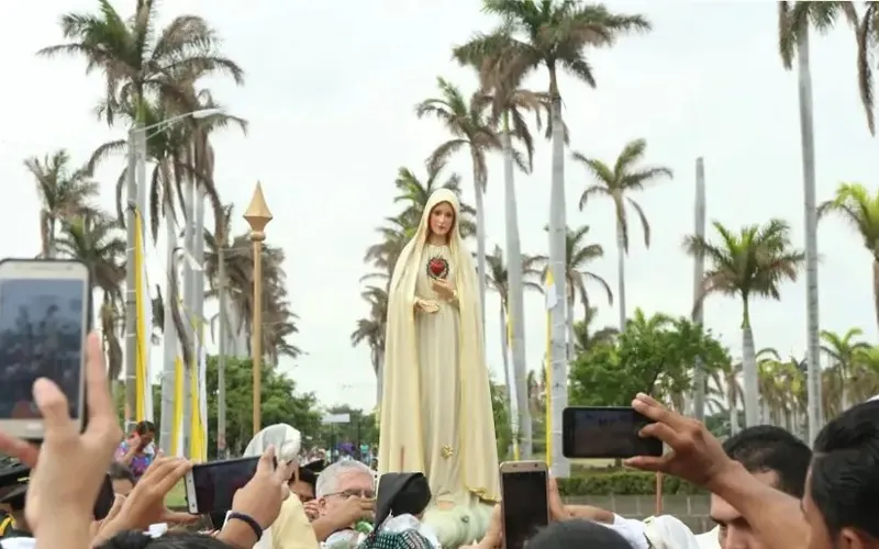 En el Día de la Virgen de Fátima nos unimos en plegarias por la Paz para el mundo