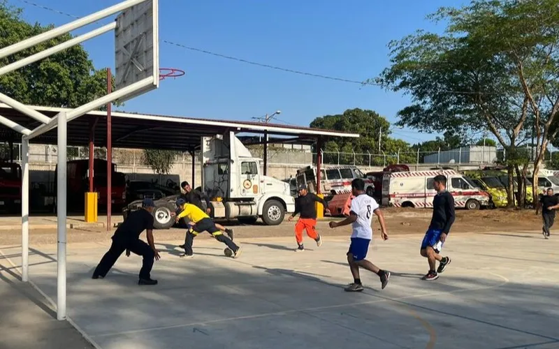 Escuela Nacional de Bomberos celebra el Día de la Juventud con encuentro deportivo