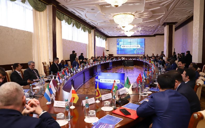 En mesa redonda “Todas las Banderas en RUDN”