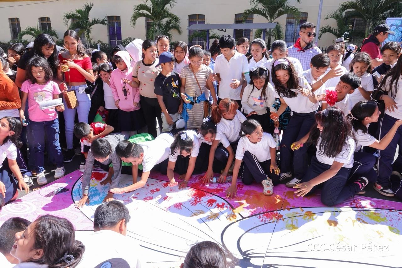 Colorido homenaje a los Héroes y Mártires de Los Sabogales