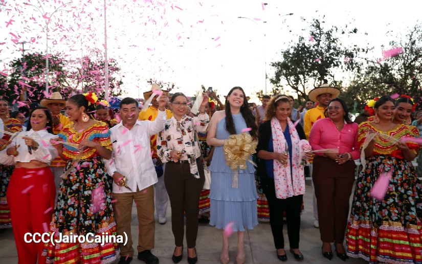 Entregan a familias nicaragüenses nuevo Paseo Edith Grön en Managua