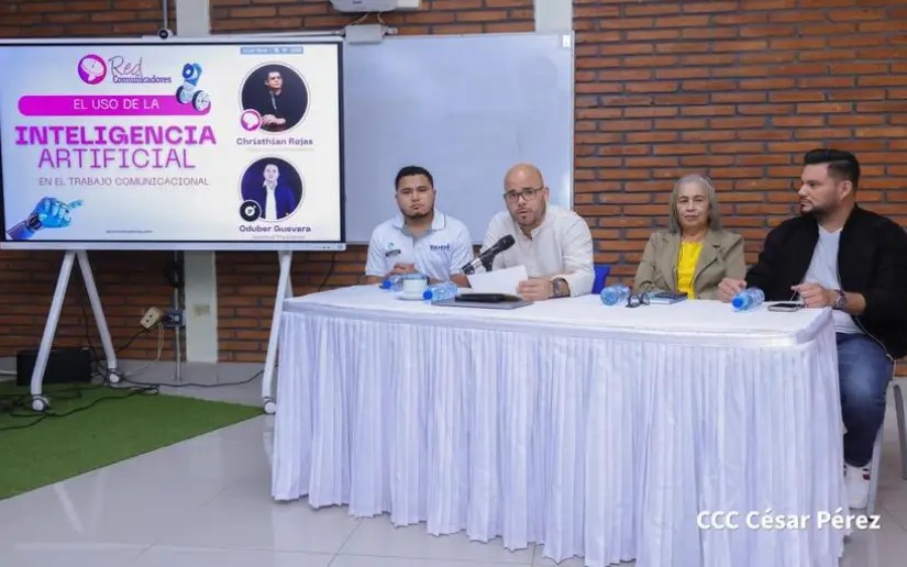 Futuros comunicadores de la UNAN‑Managua reciben taller sobre uso responsable de IA