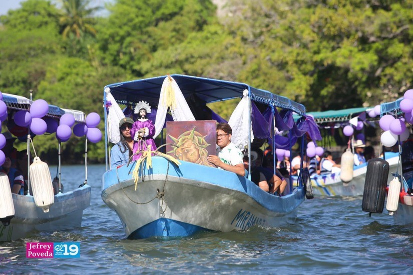 Con fervor y devoción feligreses participan en tradicional Viacrucis Acuático de Granada