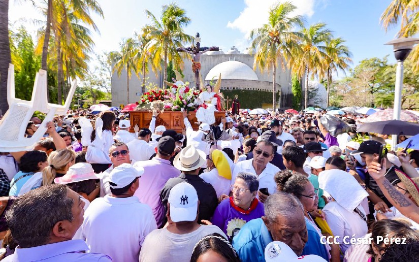 Catedral de Managua celebra el tradicional Viacrucis con miles de feligreses