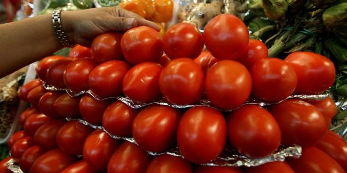 El precio del jitomate se ubica en un rango de 31 a 53 pesos el kilo, según monitoreo de la Profeco
