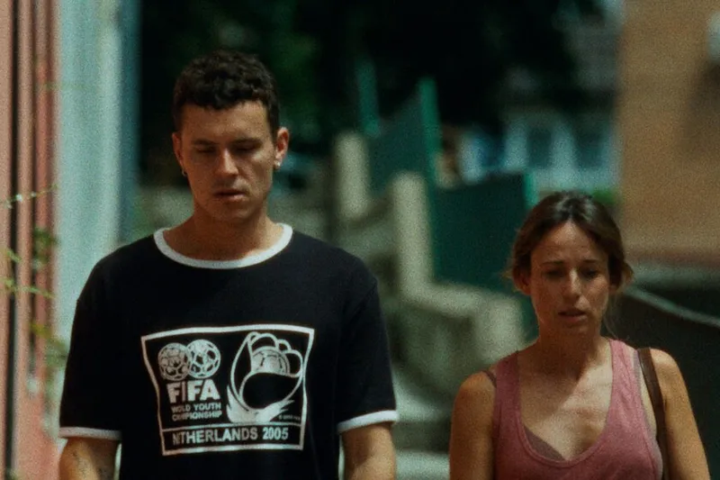 'Hugo 24' es genial cuando muestra la vida de mi barrio y su ajetreo cotidiano, pero su cadena de desgracias continuas cansaría a cualquiera