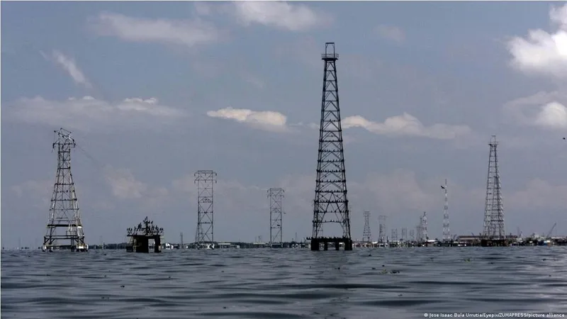 Brent retoma la senda alcista y ronda los 108 dólares