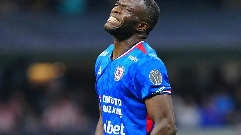 Cruz Azul no pudo con Chivas y se conformó con un empate