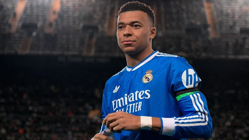 Un incendiario Kylian Mbappé echa más fuego al Real Madrid