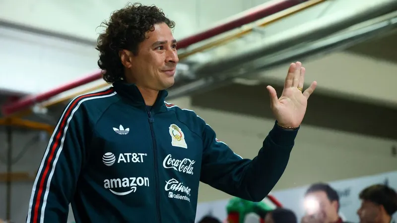 Guillermo Ochoa es uno más en la concentración de la Selección Mexicana