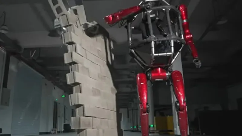 China acaba de presentar un robot mecha tripulado que parece salido de Transformers. Puede caminar sobre dos patas, transformarse en cuadrúpedo y derribar muros mientras transporta a un piloto