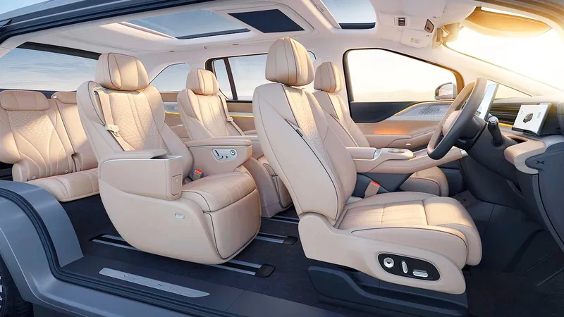 2.550 litros de maletero y 615 km de autonomía: esta marca china quiere poner en problemas al Mercedes EQV en Europa