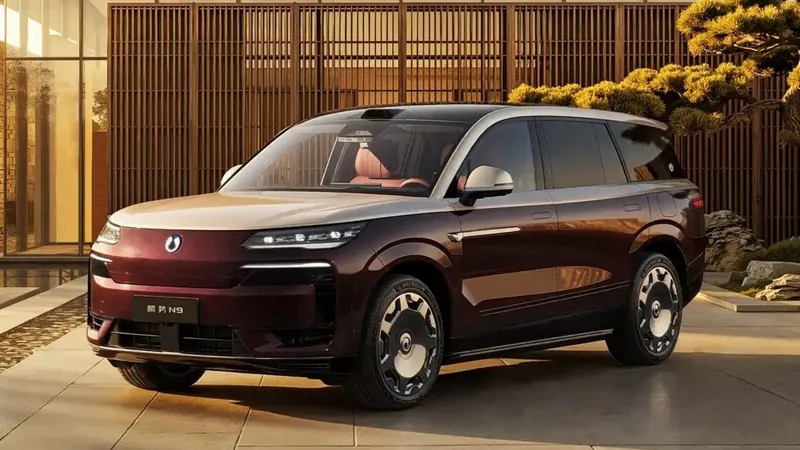 Por 56.000 € este es el mejor SUV de BYD: tiene 912 CV y tarda 420 km en encender su motor de gasolina