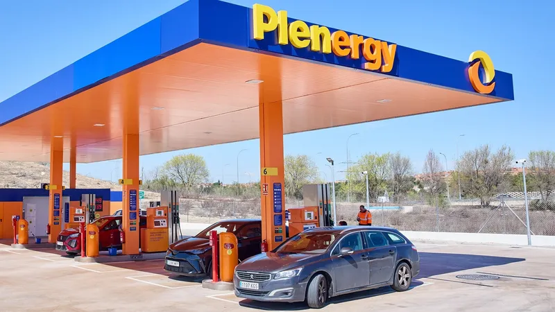 La guerra de Irán y la subida de los combustibles dejarán a las petroleras 3.800.000.000 € de beneficios que pagaremos entre todos los conductores