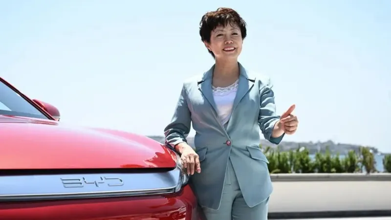 BYD no esconde sus intenciones: Stella Li, vicepresidenta de BYD, reconoce que quiere quedarse con una fábrica de Stellantis