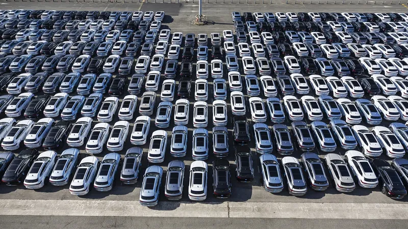 Por el precio de la gasolina y en sólo un mes, China exportó casi 1.000.000 de coches (la mayoría eléctricos)