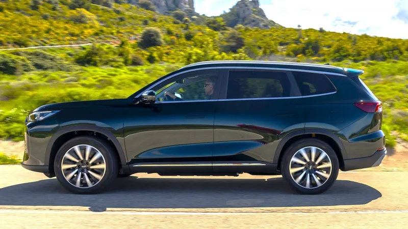 Fabricado en España y con 1.100 km: este SUV híbrido sorprende fuera de nuestras fronteras