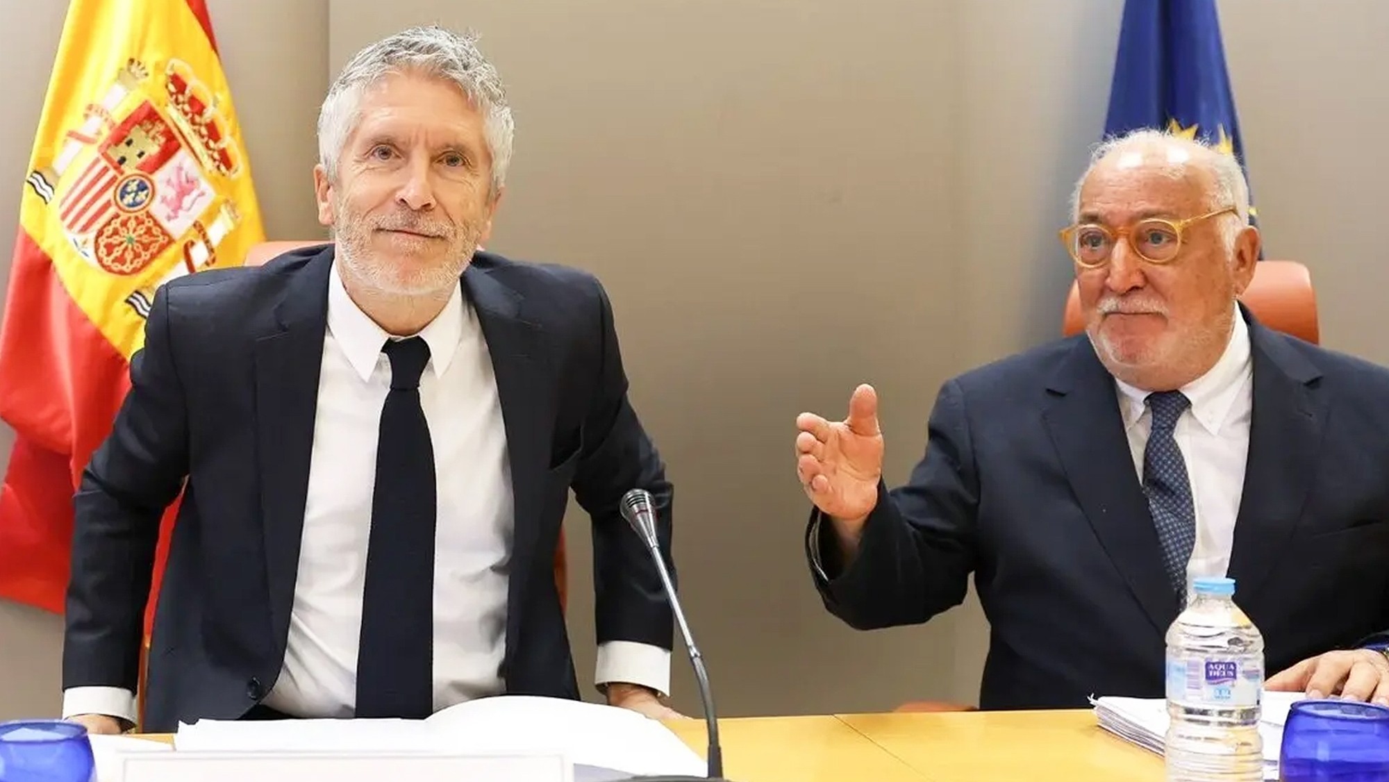 Más problemas con las balizas V16: 100 de los 300 dispositivos homologados por la DGT pertenecen a un entramado chino con estos supuestos delitos