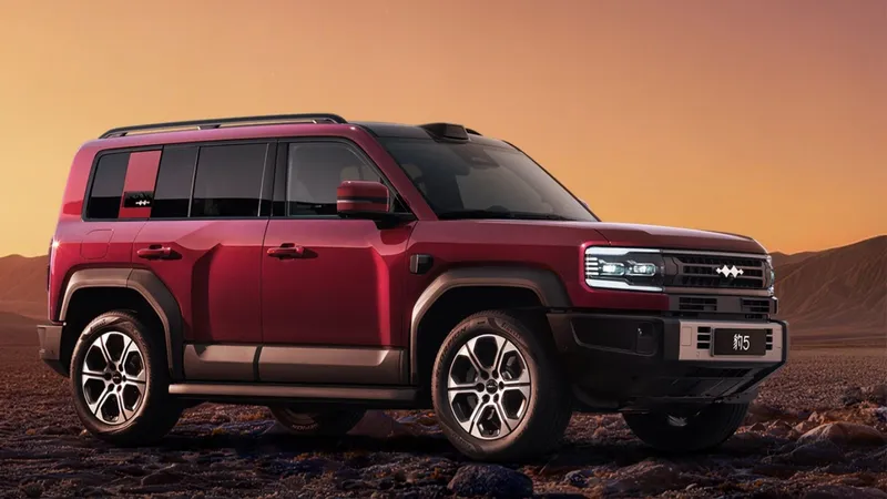 BYD confirma que plantará cara al Toyota Land Cruiser en Europa con dos 4x4 PHEV de 32.700 € y más de 1.300 km de autonomía