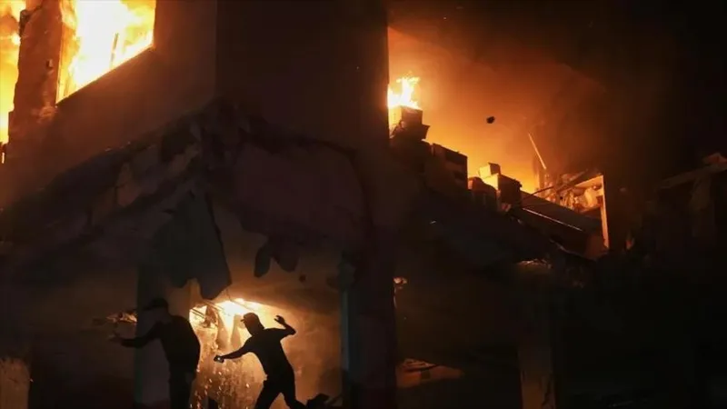 Bombardeo israelí contra un edificio residencial en Gaza deja ocho muertos