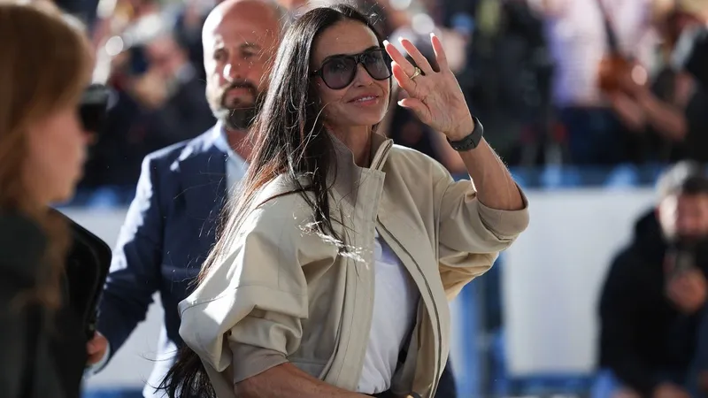 Demi Moore y Heidi Klum aterrizan en Cannes con el calzado más chic de la temporada