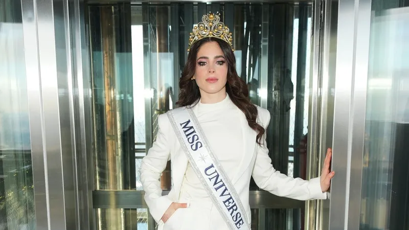 Miss Universe Fátima Bosch deslumbra con elegancia en su debut en Cannes