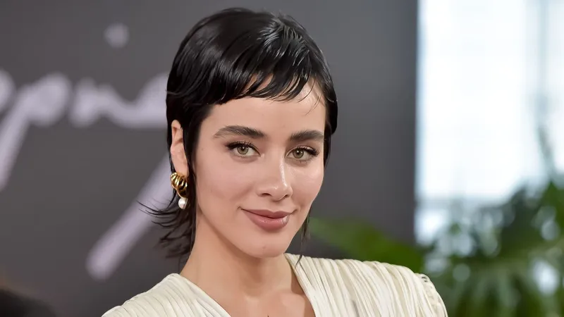 Esmeralda Pimentel nos habla de la esencia de 'Frida Becker', la voz femenina de 'Casi el Paraíso'