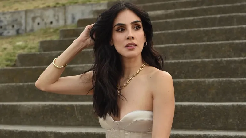 Sandra Echeverría regresa a la música con 'Con esta me despido', un himno de amor propio