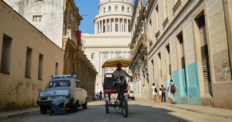 Cuba afirma que diálogo con EE.UU. está paralizado mientras la isla enfrenta una “guerra sin bombas”