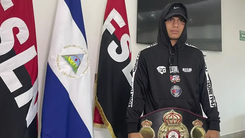 Jordan “La Cobrita” Orozco retorna triunfante a Nicaragua tras retener su título
