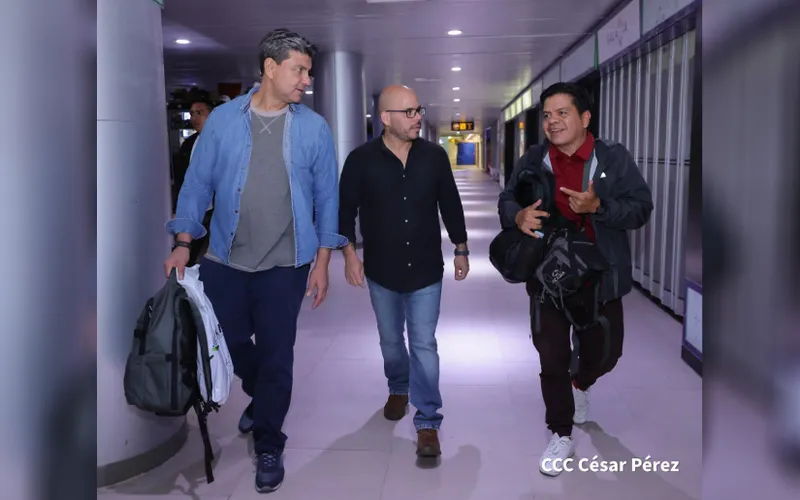 Compañera Rosario Murillo saluda visita de compañeros comunicadores venezolanos