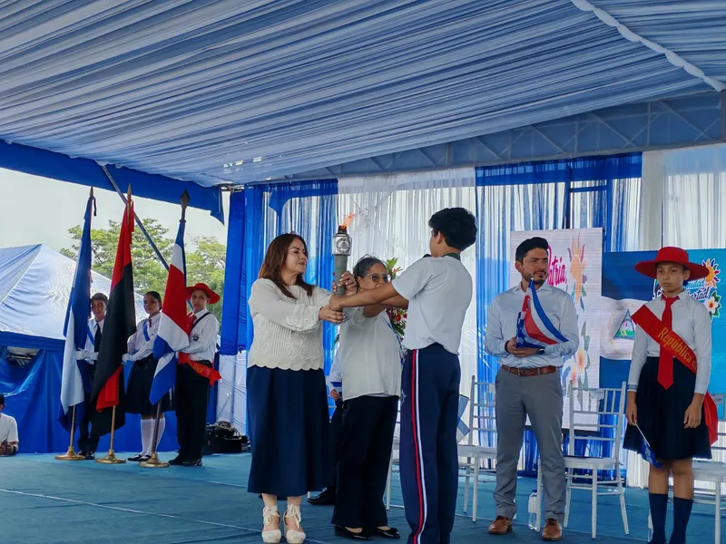 Nicaragua traspasa a Costa Rica la Antorcha de la Unión Centroamericana en Peñas Blancas