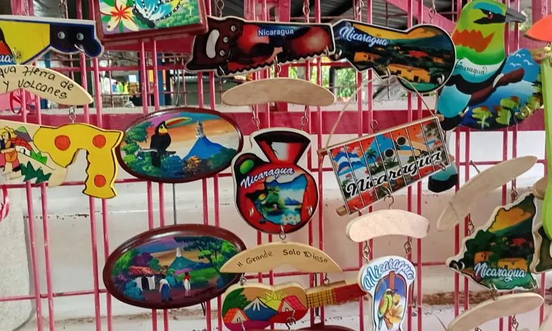 Ventas de artesanías y trajes típicos se mantienen activas en El Huembes