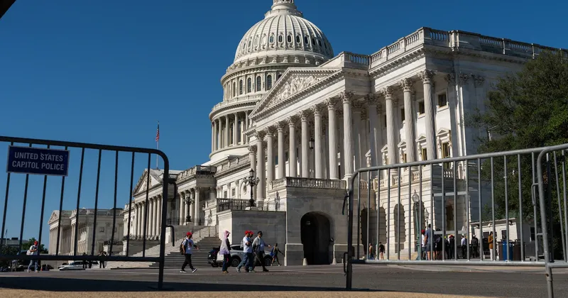 Senado aprueba financiamiento de la agenda migratoria de Donald Trump