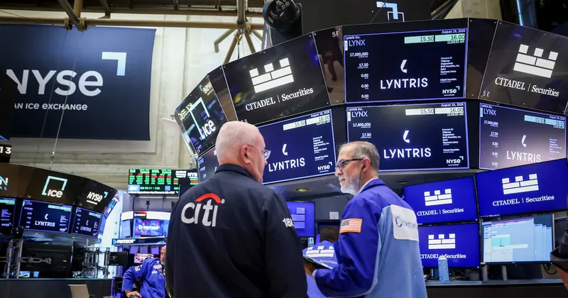 S&P 500 cae con el alza del petróleo y el rendimiento del Tesoro en su nivel más alto desde 2004