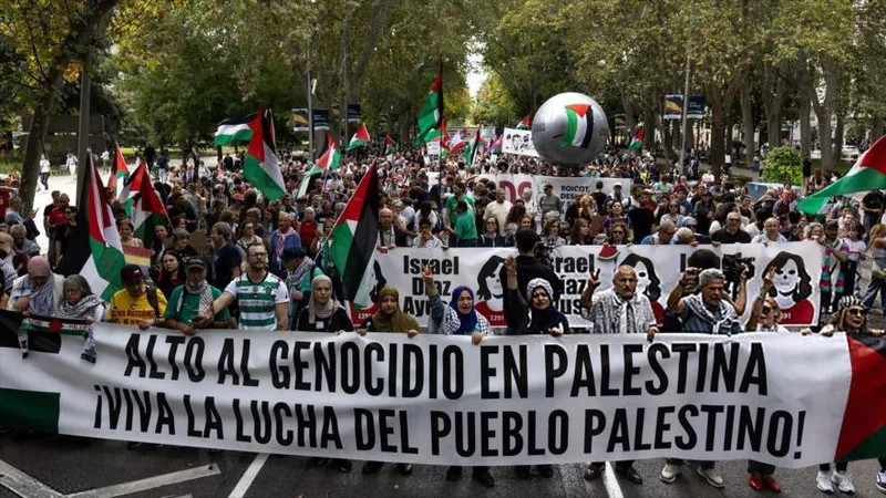 Españoles protestan contra la ocupación y el genocidio israelí en Palestina