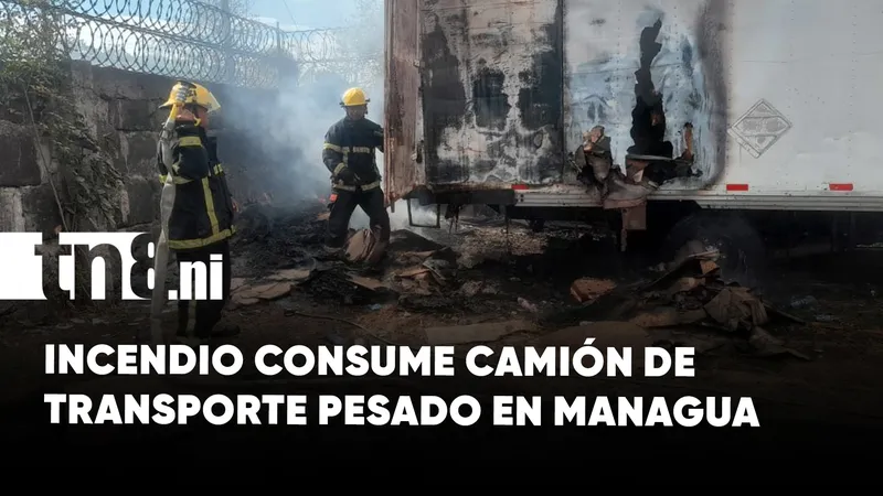 Quema de basura provoca incendio en camión cargado con material inflamable en Managua