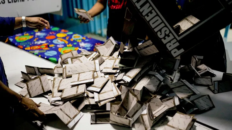 ¿Restringir el derecho al voto en México?: "Un falso debate con tintes clasistas y de desinformación"