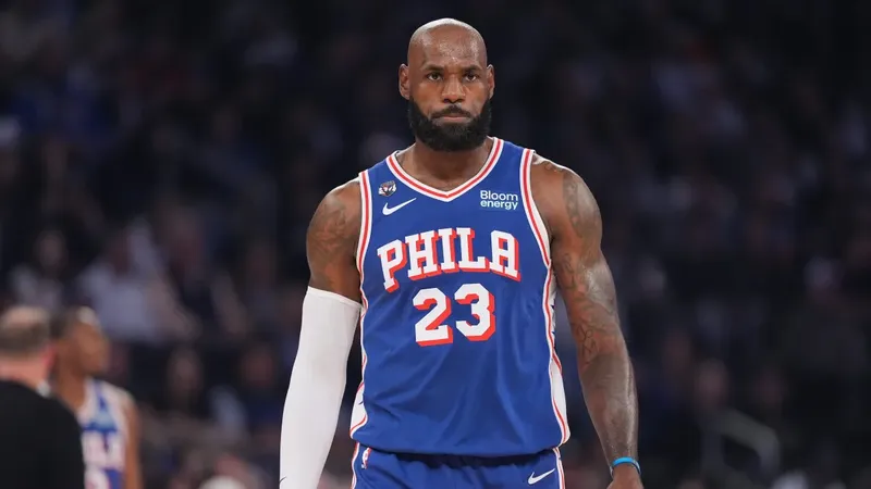 LeBron James comienza su temporada 24 con siete asistencias para los 76ers en una gran noche ofensiva de Tyrese Maxey